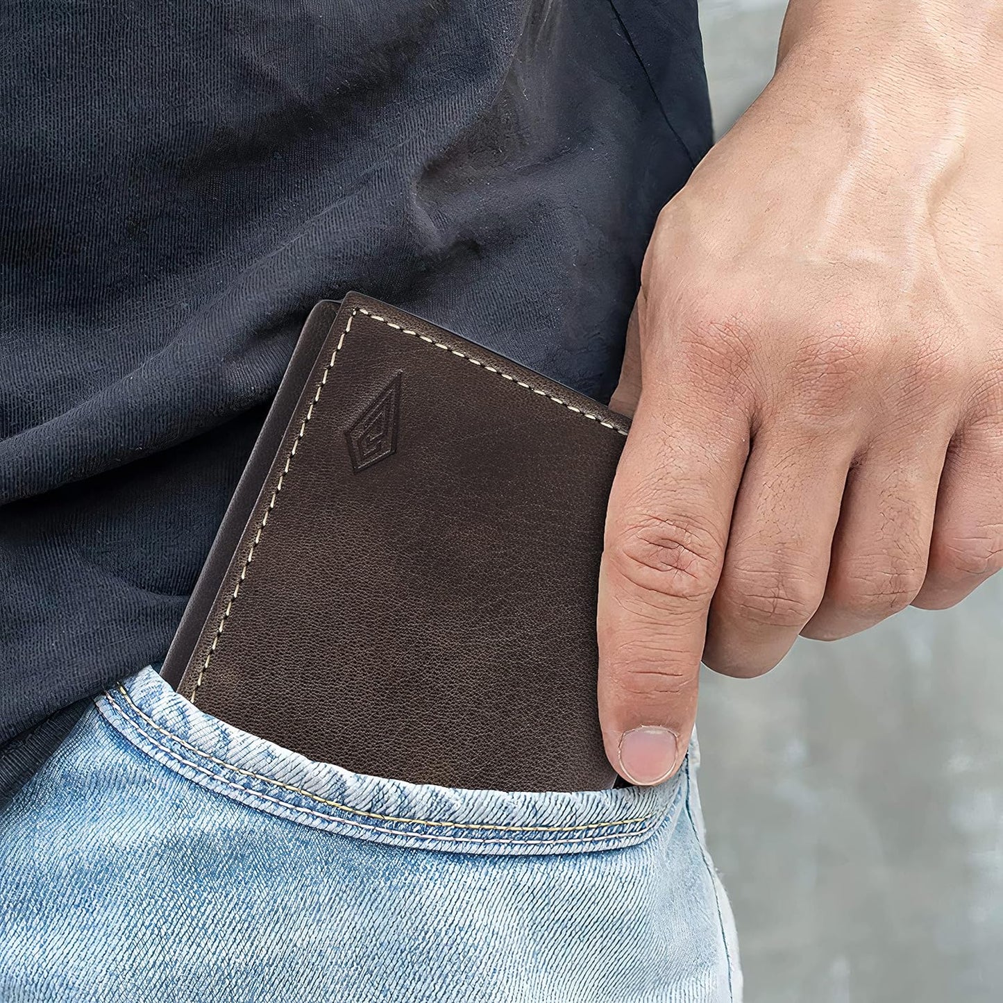 THE ROYAL WAY Olive Leather Men's RFID Blocking Wallet