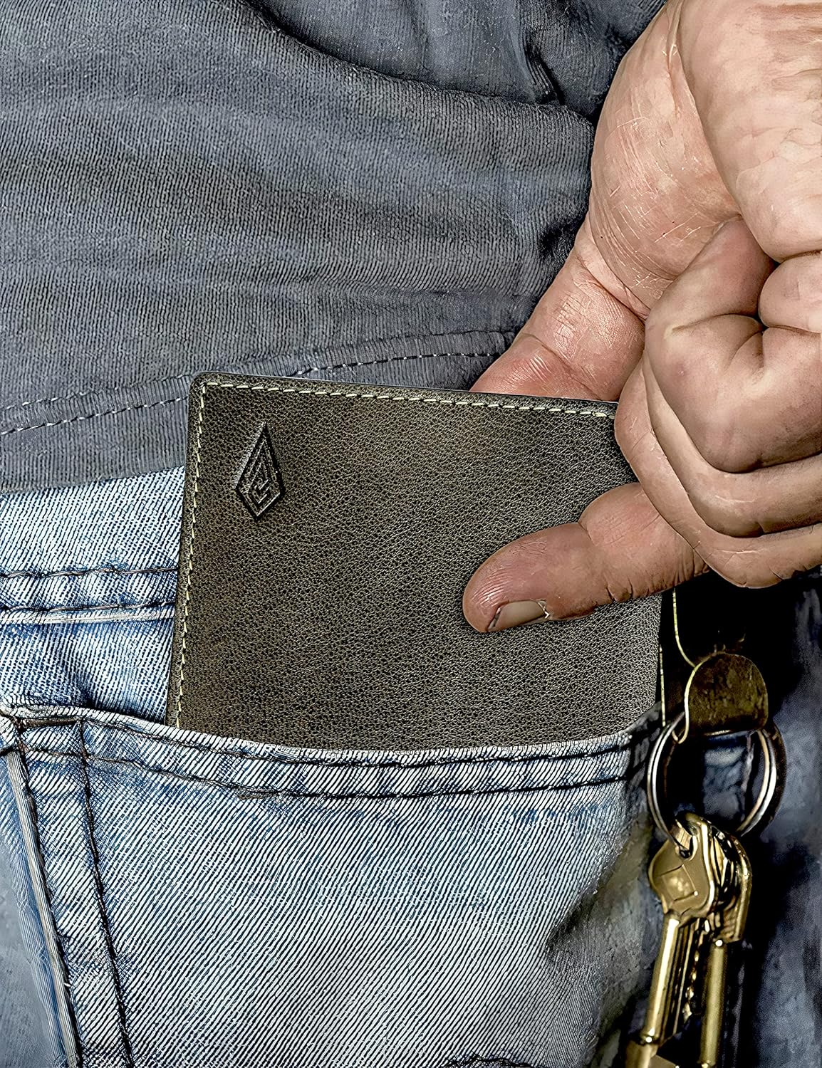 THE ROYAL WAY Green Leather Men's RFID Blocking Wallet