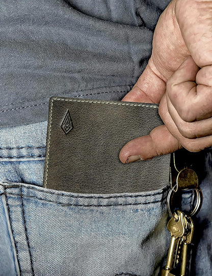 THE ROYAL WAY Green Leather Men's RFID Blocking Wallet